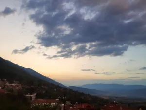 Τιθορέα: Το άγνωστο χωριό του Παρνασσού για μια φθινοπωρινή απόδραση
