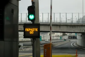 Σοβαρό τροχαίο στην Αττική Οδό: Νταλίκα συγκρούστηκε με ΙΧ μέσα σε τούνελ