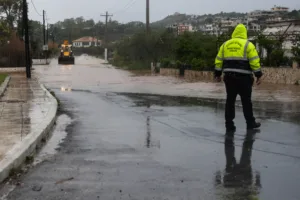Κακοκαιρία: Συναγερμός στην Κρήτη για πλημμύρες – Κλειστά σχολεία σε Χανιά και Ρέθυμνο και Red Code