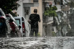 Καιρός: Συναγερμός για δύο κύματα κακοκαιρίας – Σε αυξημένη ετοιμότητα η Πολιτική Προστασία