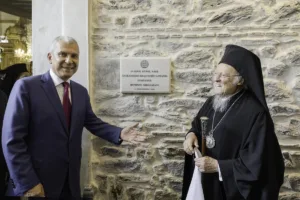 Κωνσταντινούπολη: Θυρανοίξια στον ανακαινισμένο ναό Αγίου Χαραλάμπους στο Βεβέκι από τον Βαρθολομαίο