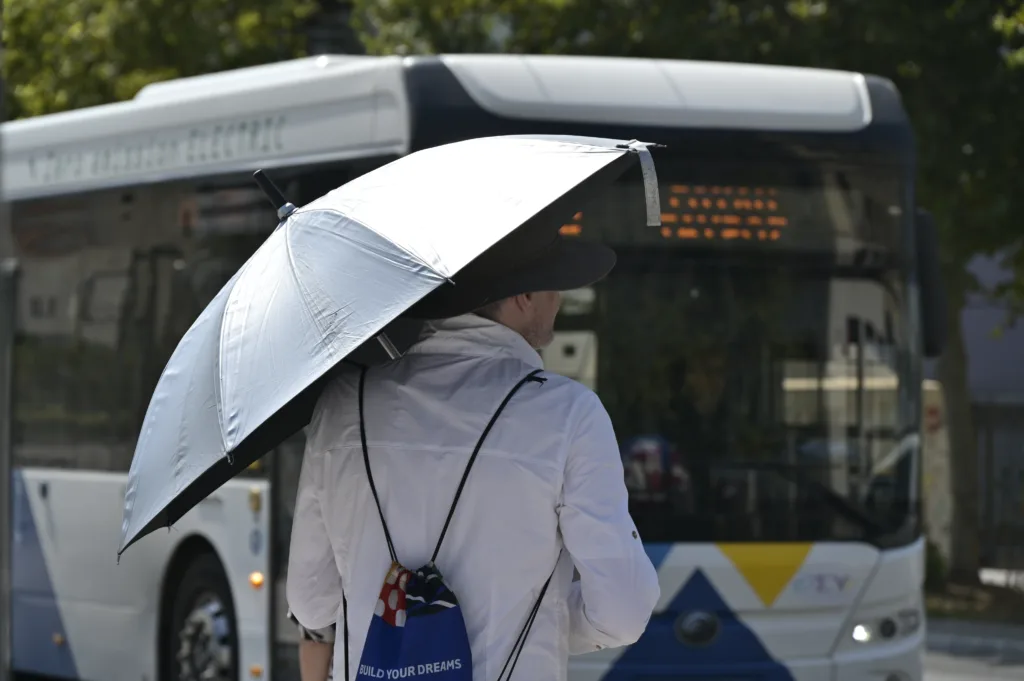 Καιρός: Από τους 32 βαθμούς στις καταιγίδες – Πού θα«χαλάσει» από το μεσημέρι