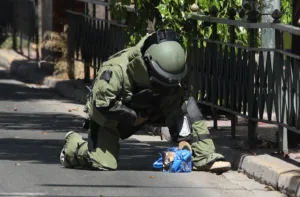 Σύνταγμα: Ύποπτο αντικείμενο έξω από τράπεζα – Στο σημείο κλιμάκιο του ΤΕΕΜ