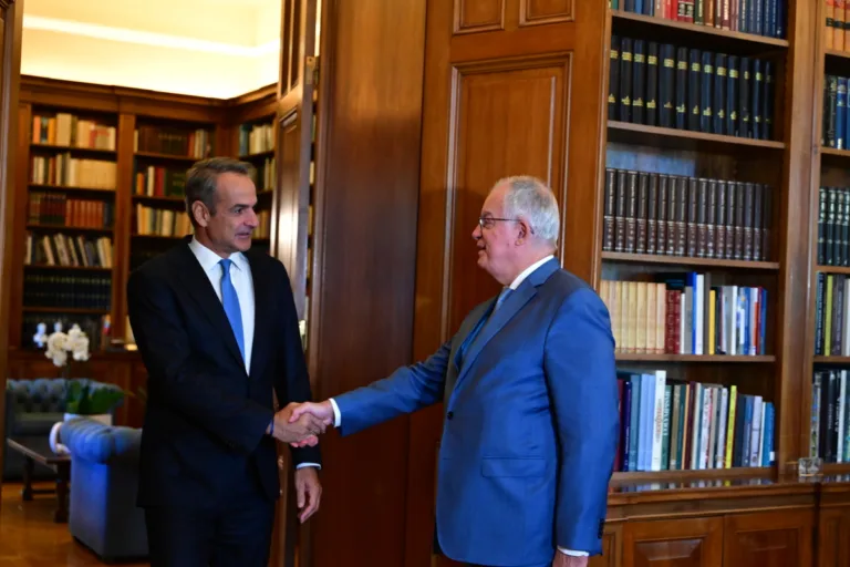 Μητσοτάκης σε Τασούλα: Δύσκολος ο χειμώνας – Πρώτη προτεραιότητα το πετρέλαιο θέρμανσης