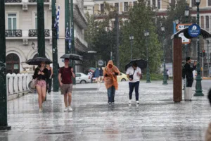 Καιρός: Κόκκινη προειδοποίηση από την ΕΜΥ για ισχυρές βροχές και 9 μποφόρ