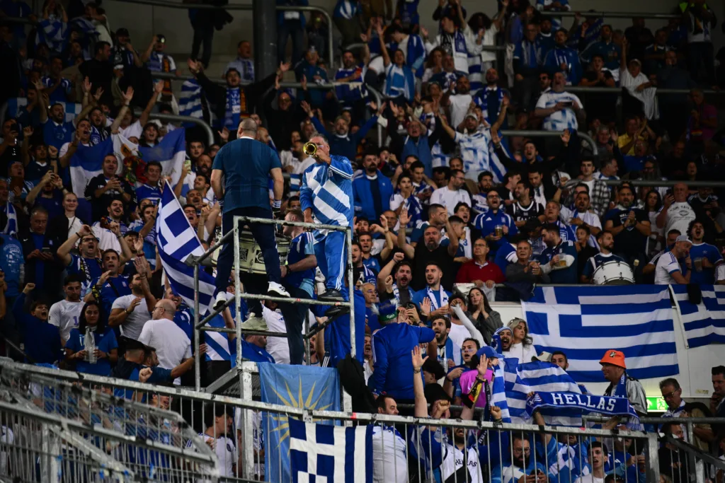 Οι Γερμανοί «τρελάθηκαν» με ελληνικό σύνθημα που έγινε viral – Αλλά τι… σημαίνει;