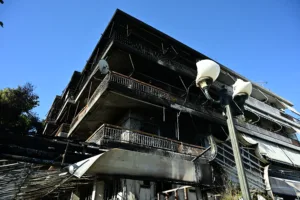 Νέα Ιωνία: Κατεπείγον έλεγχος στατικής επάρκειας μετά τη φωτιά στην καφετέρια