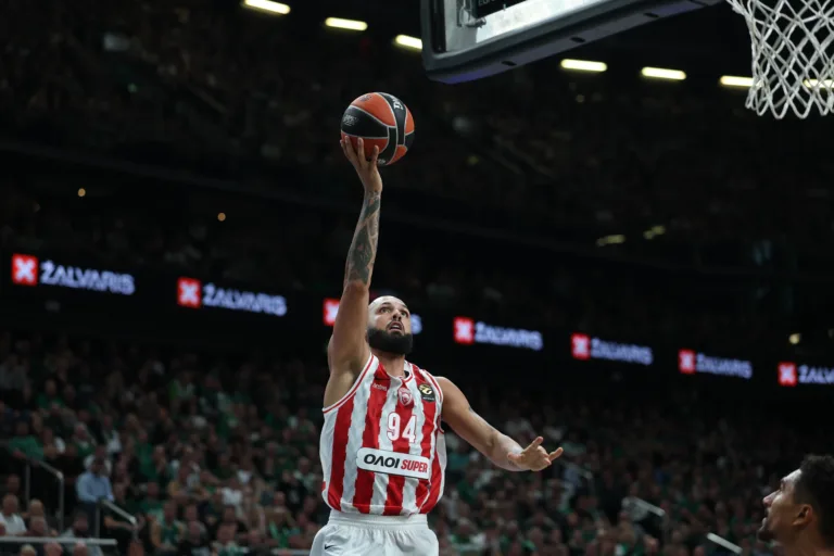Ζαλγκίρις – Ολυμπιακός 91-93: Ο Φουρνιέ μίλησε στο τέλος στη ματσάρα στο Κάουνας