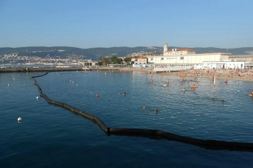 Αυτή είναι η μοναδική παραλία στην Ευρώπη όπου διαχωρίζονται άνδρες και γυναίκες