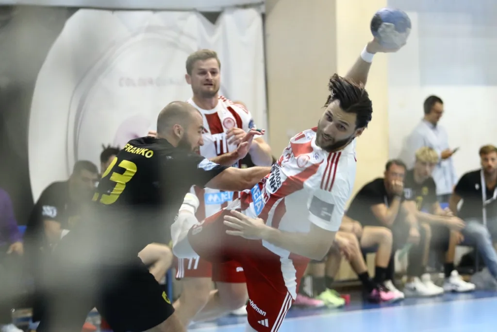 Ολυμπιακός – ΑΕΚ 35-24: Σαρωτικοί οι «ερυθρόλευκοι», πέμπτο διαδοχικό τρόπαιο Σούπερ Καπ