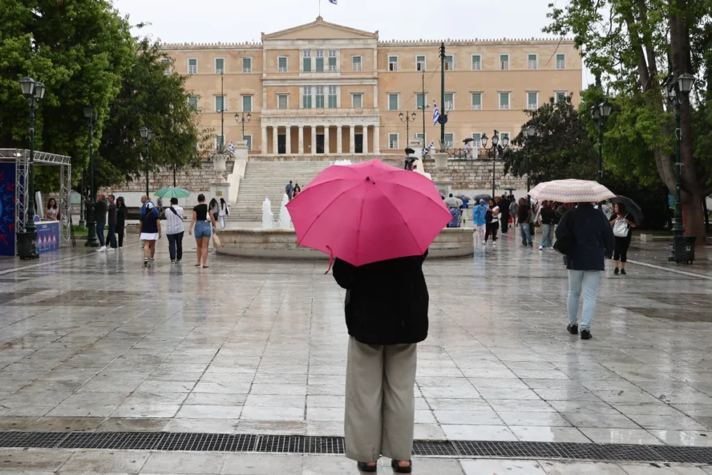 Καιρός: Ηλιόλουστο «διάλειμμα» πριν το φθινόπωρο δείξει τα δόντια του – Πού θα βρέξει