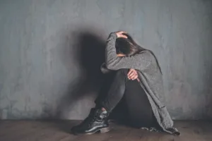 Ενδοοικογενειακή βία: Βραχιολάκια ασφαλείας σε δράστες και θύματα
