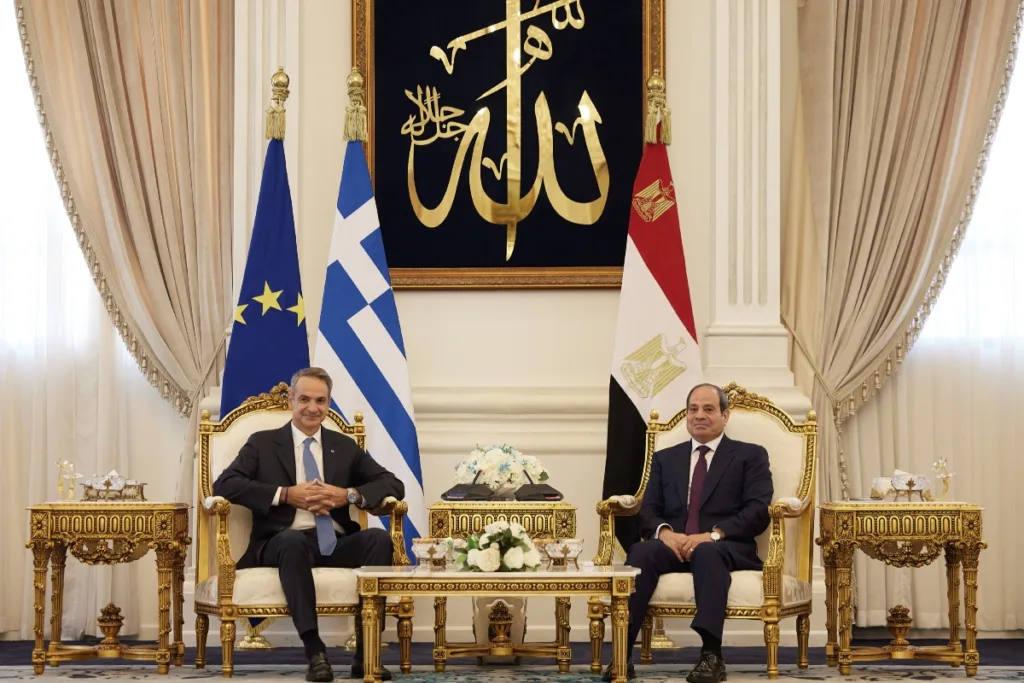 Αίγυπτος: Στο Ελ Αλαμέιν ο Κυριάκος Μητσοτάκης – Συνάντηση με τον Αλ Σίσι