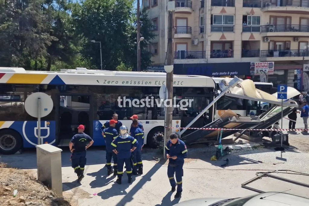 Τροχαίο με λεωφορείο στη Θεσσαλονίκη: Έπεσε σε στάση – Τέσσερις τραυματίες