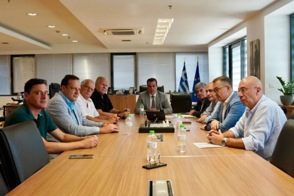 Σάμος: Συνάντηση Πλεύρη με φορείς για το μεταναστευτικό – «Μεταφορές μεταναστών από την Κρήτη μόνο γ