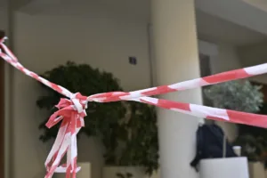 Υπόθεση Μαζωνάκη: «Φύλλο και φτερό» το ιατρείο της Καρνεάδου – Τι έψαχναν οι Αρχές