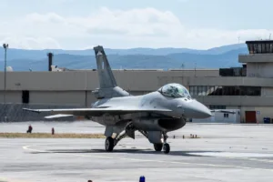 Η Ελλάδα παρέλαβε το 60ό εκσυγχρονισμένο F-16 Viper – Τα χαρακτηριστικά που δίνουν «νέο» αέρα στην Πολεμική Αεροπορία