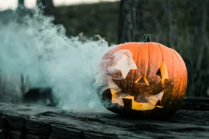 Πότε αρχίσαμε να γιορτάζουμε το Halloween στην Ελλάδα;