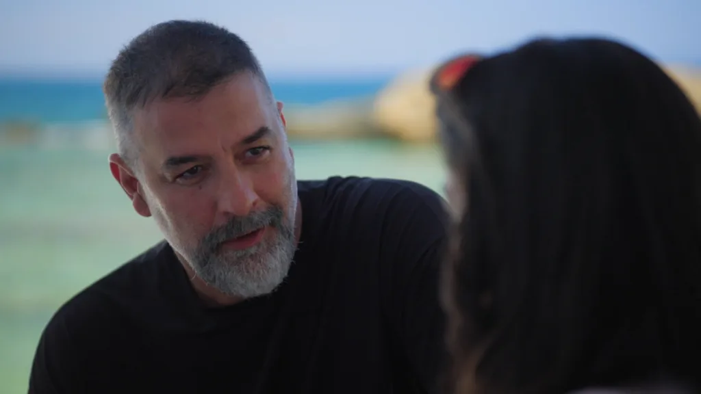 Δύο μαύρα πουκάμισα: Έρχονται σαρωτικά επεισόδια