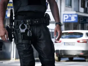 Βόλος: Στον ανακριτή ο αστυνομικός που έσβηνε κλήσεις με «ταρίφα»