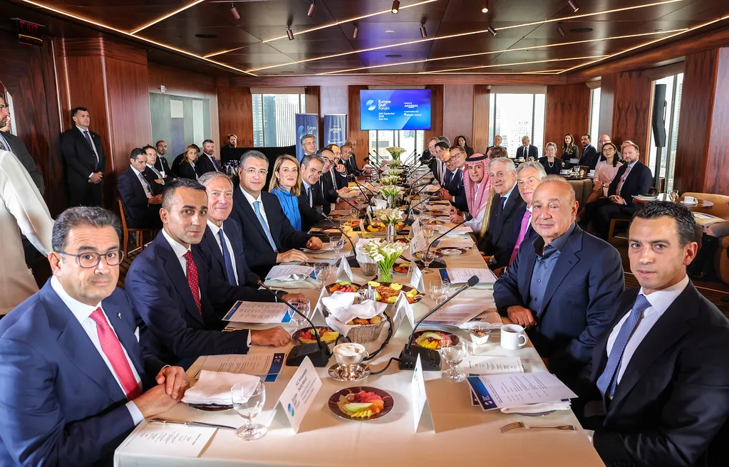 Europe Gulf Forum: Η Ευρώπη και ο Κόλπος ενώνουν δυνάμεις για την ασφάλεια, το εμπόριο και την οικον