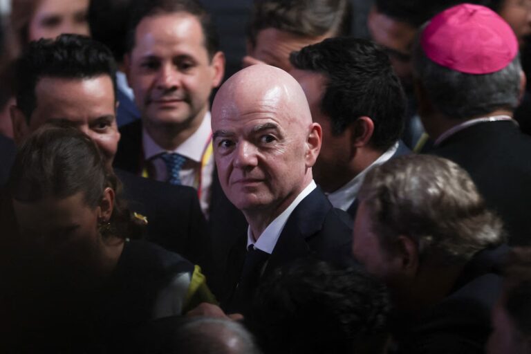 «Πόλεμος» FIFA–UEFA: Κατηγορίες για «εκστρατεία λάσπης» κατά του Ινφαντίνο