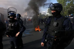 Καταλήψεις, επεισόδια κι εκατοντάδες συλλήψεις σε κινητοποιήσεις στη Γαλλία