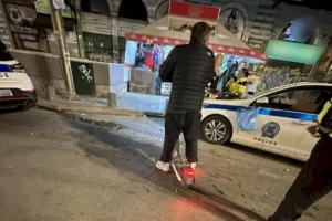 Σοκαριστικό βίντεο από νέο ατύχημα με ηλεκτρικό πατίνι που παρέσυρε μοτοσυκλετιστή