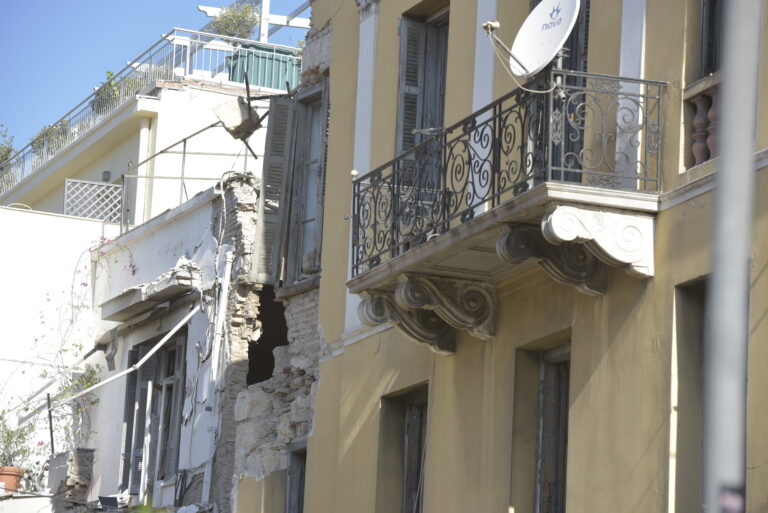 Πλάκα: Συνελήφθησαν οι τρεις κλέφτες χαλκού για την έκρηξη με τους 6 νεκρούς – Το σχολικό με 12 μαθητές που γλίτωσε για δευτερόλεπτα