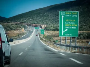 Ιόνια Οδός: Χειροπέδες σε οδηγό που έτρεχε με 178 χιλιόμετρα την ώρα και δεν είχε δίπλωμα