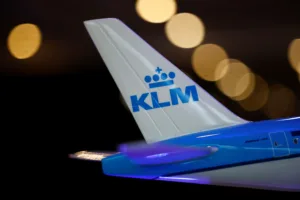 Συναγερμός σε πτήση: Powerbank πήρε φωτιά – Το Boeing 777 επέστρεψε στο Άμστερνταμ