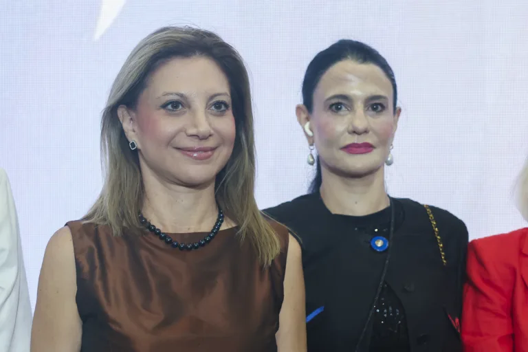 Καρυστιανού κατά δημοσκοπήσεων και Αντώνη Ρέμου