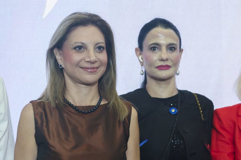 Καρυστιανού κατά δημοσκοπήσεων και Αντώνη Ρέμου