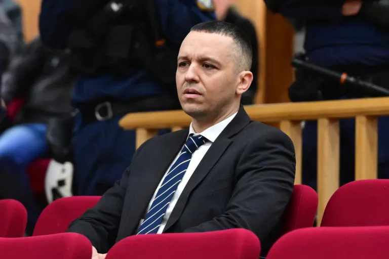 Ηλίας Κασιδιάρης: Αποφυλακίζεται και «απειλεί» να επιστρέψει στην πολιτική