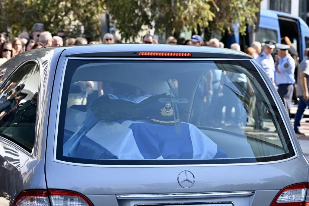 Πτώση Phantom: Σπαραγμός στην κηδεία του Ιωάννη Μπλέσια – «Πέτα ψηλά, αγόρι μου…»