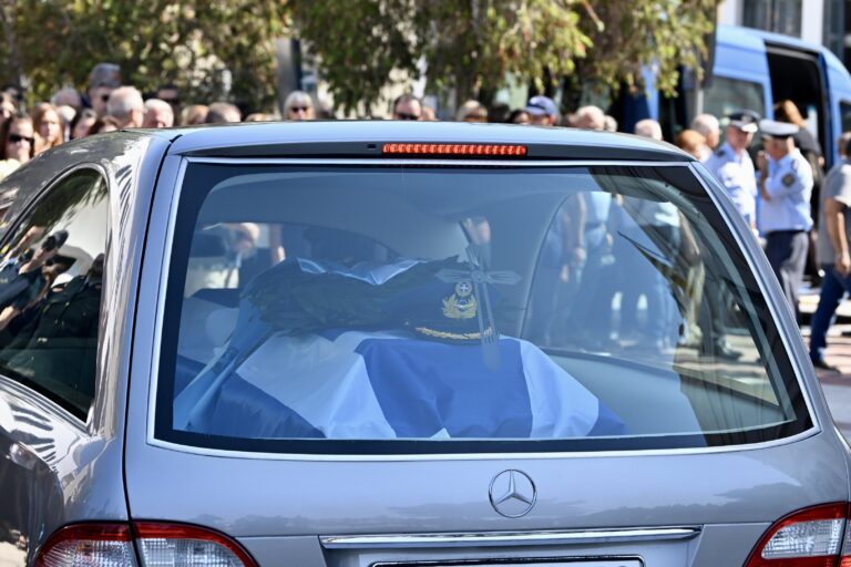 Πτώση Phantom: Σπαραγμός στην κηδεία του Ιωάννη Μπλέσια – «Πέτα ψηλά, αγόρι μου…»