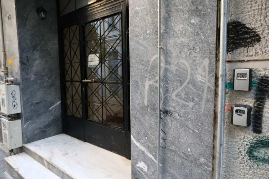 Κυψέλη: Αυτoψία στο διαμέρισμα στη Φυλής όπου δολοφονήθηκε το μωρό