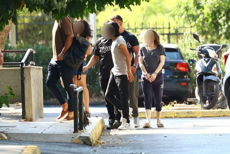 Κυψέλη: Προθεσμία για την Τρίτη πήραν οι τρεις κατηγορούμενοι για το νεκρό βρέφος