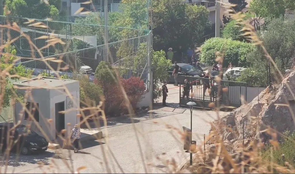 Κυψέλη: «Βρήκα τη σακούλα με τα οστά κυνηγώντας μια μπάλα – Προεξείχε κάτι σα λείψανο» αποκάλυψε ο ά
