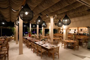 MAMALO All Day Resto Bar: Αποχαιρέτησε το καλοκαίρι με ένα εντυπωσιακό Full Moon Dinner Party στην π