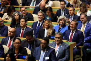 Πού είναι η Πρώτη Κυρία; Ο Τραμπ «έχασε» τη Μελάνια, αλλά βρήκε χρόνο να τα… χώσει στο CNN