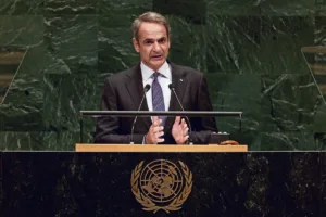 Κυριάκος Μητσοτάκης: Το «καλάθι» του ΟΗΕ και ο κουμπαράς για μέτρα