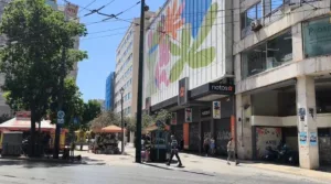 Τίτλοι τέλους μετά από 113 χρόνια – Λουκέτο στο πολυκατάστημα που στέγαζε τα Notos στην Αιόλου