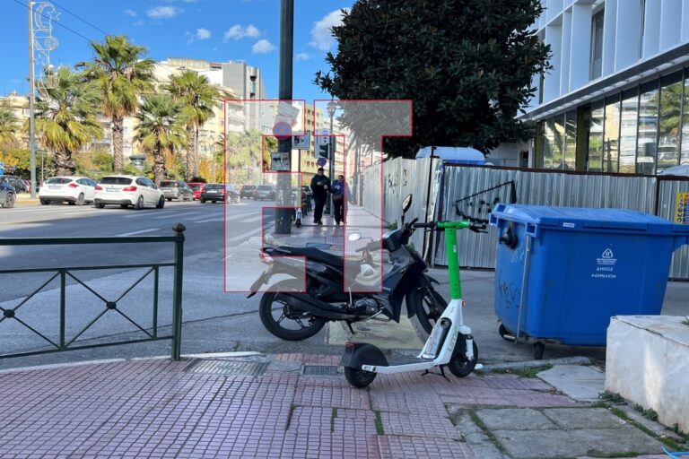 Πεζοί vs πατίνια: «Δε μπορούμε να βγούμε από το σπίτι μας» τονίζουν κάτοικοι στον «ΕΤ» – Δείτε εικόνες από τα «μπλόκα»