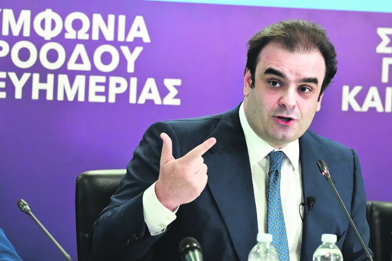 Πιερρακάκης: «Είμαστε δίπλα σε εκπαιδευτικούς, γιατρούς και νοσηλευτές στην περιφέρεια»
