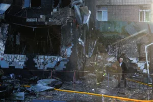 Ουκρανία: Έξι νεκροί και δεκάδες τραυματίες από πλήγματα ρωσικών drones σε Κίεβο και Χάρκοβο