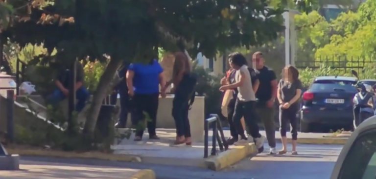 Κυψέλη: Στην Ευελπίδων οι 3 συλληφθέντες για το νεκρό βρέφος – Οι κατηγορίες που αντιμετωπίζουν