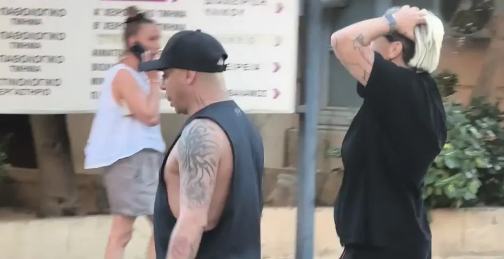 Γιώργος Μαζωνάκης: Συντετριμμένη η αδελφή του Μαρία έξω από το νοσοκομείο