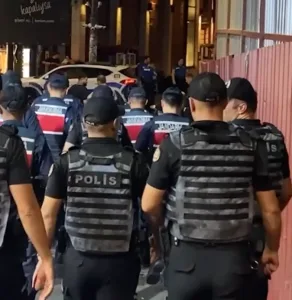 Τουρκία: Νέα επιχείρηση κατά της ΛΟΑΤΚΙ κοινότητας – Συλλήψεις σε μπαρ και σπίτια