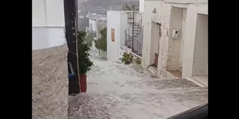 Σύρος: Ποτάμια οι δρόμοι μετά από σφοδρή καταιγίδα
